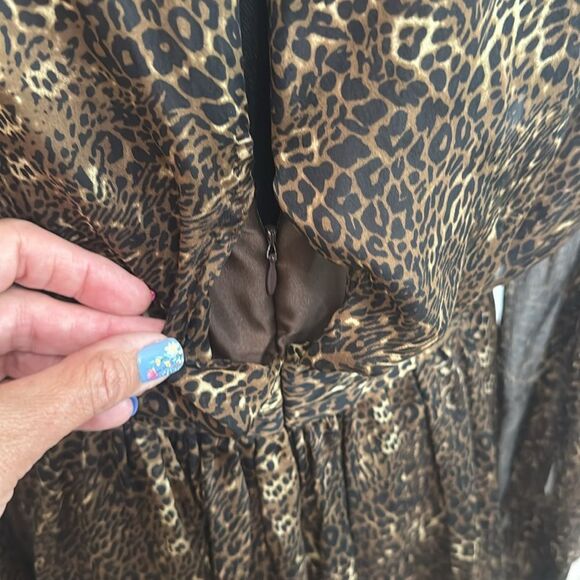 Kurt Thomas Silk Leopard Print Dress with Slit Sleeves Size 8 - Picture 8 of 10